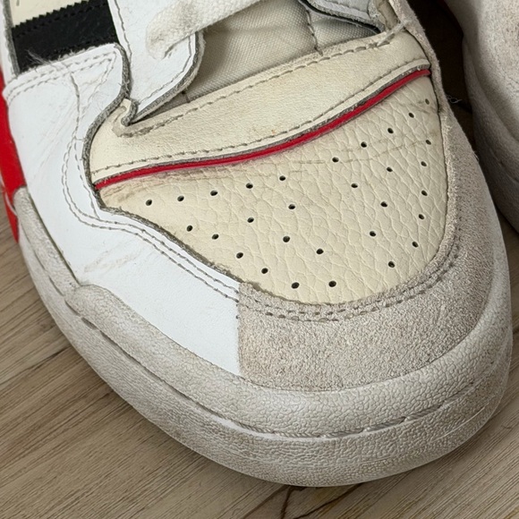 Athletic_Shoes